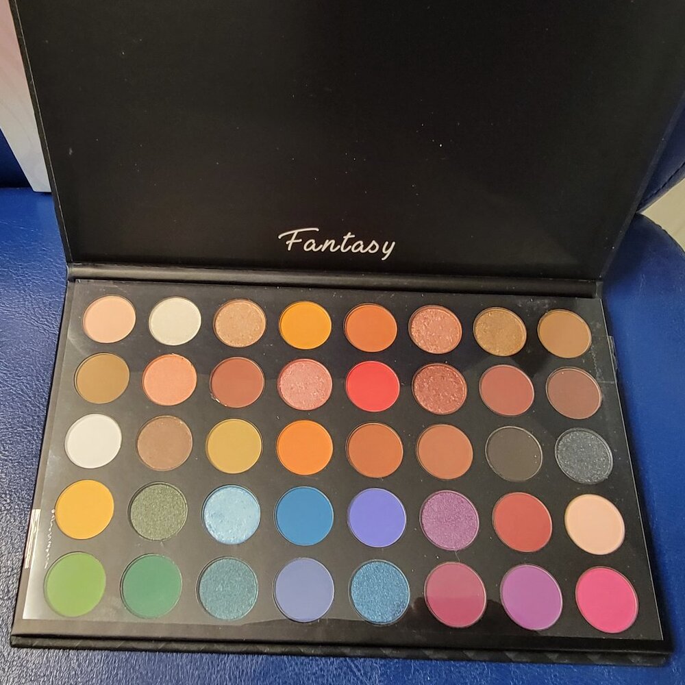Ucanbe Fantasy Changeable Eyeshadow Palette NIB Gift - Picture 3 of 10
